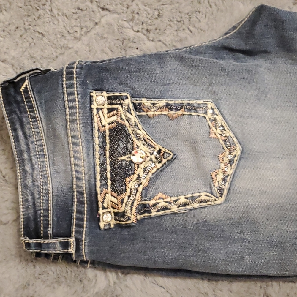 Vigoss Embellished Capri Jeans